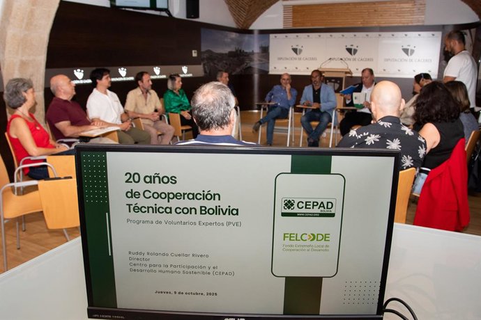 Reunión de Felcode con los primeros voluntarios que participaron en el programa de expertos en Bolivia