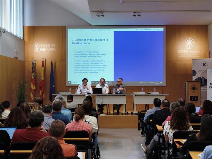 Educación impulsa el Proyecto ‘Llança’t’ para fomentar el emprendimiento en 21 centros integrados de FP de la Comunitat Valenciana