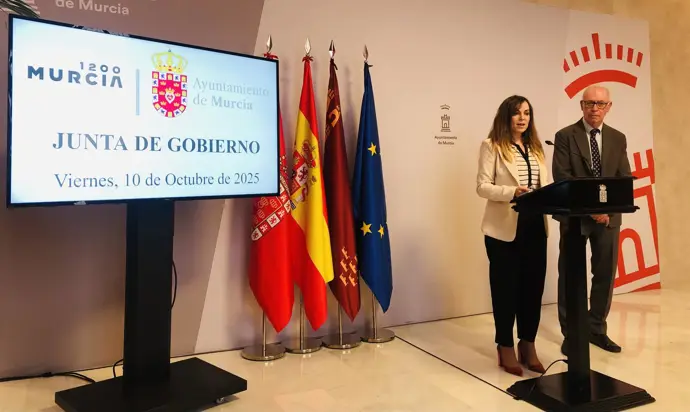Rebeca Pérez y Antonio Navarro en Junta de Gobierno