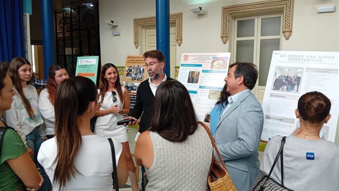 Inauguración de la exposición 'Seguimos sumando para que todo encaje' .