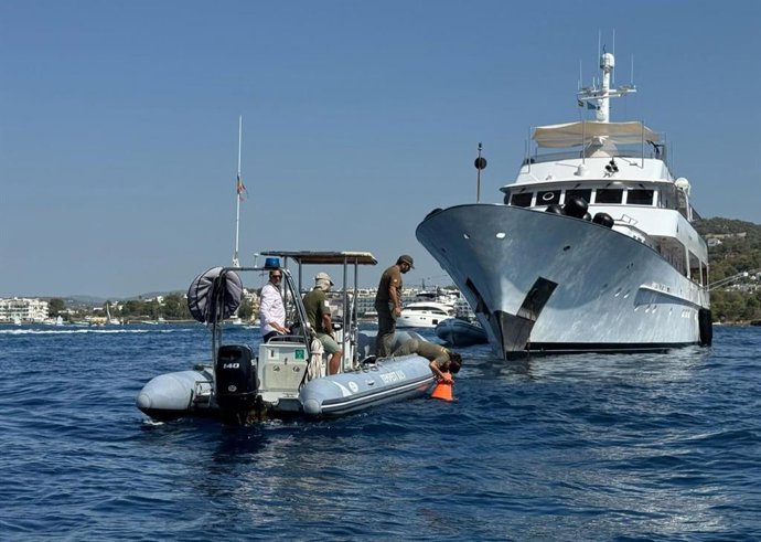 El Servicio de Vigilancia de la Posidonia finaliza la temporada con más de 181.000 actuaciones, un incremento del 40% respecto a 2024