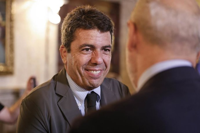 El president de la Generalitat, Carlos Mazón, a su llegada para firmar junto a los rectores de las universidades públicas de la Comunitat Valenciana el acuerdo de financiación para el periodo 2026-2029, a 8 de octubre de 2025, en Valencia, Comunitad Valen