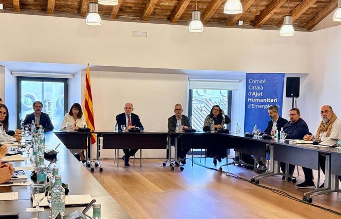 El conseller de Unión Europea y Acción Exterior de la Generalitat, Jaume Duch, en la reunión con el Comité Català d'Ajut Humanitari d'Emergència.