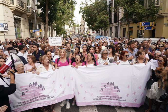 Movilización ciudadana por los fallos en el cribado del cáncer de mama en Málaga. A 10 de octubre de 2025, en Málaga (Andalucía, España). 