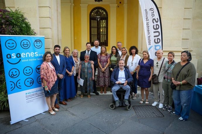 Delegado de Asociaciones, José Luis García junto a  la delegada de Promoción de la Salud, Silvia Pozo, asisten a la conmemoración del Día Mundial de la Salud.