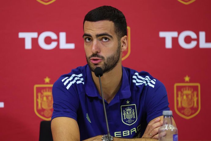 Mikel Merino, da Espanha, participa de uma coletiva de imprensa antes dos jogos das eliminatórias da Copa do Mundo de 2026 contra a Geórgia e a Bulgária, na Ciudad del Futbol, em 8 de outubro de 2025, em Las Rozas, Madri, Espanha.