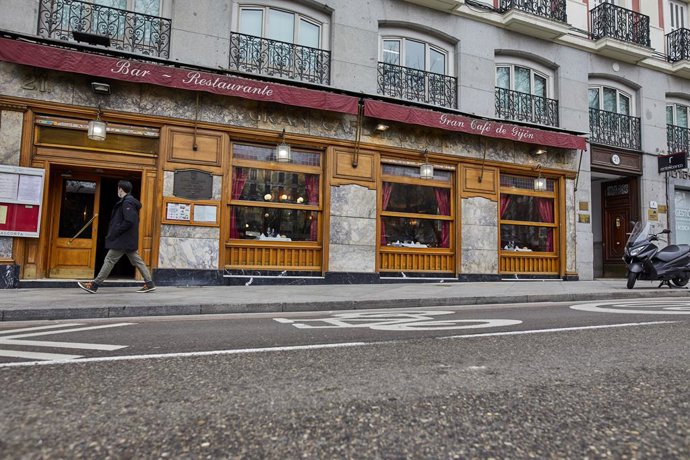 Archivo - El Gran Café Gijón, en Madrid (España), a 28 de enero de 2021. El Pleno del Ayuntamiento de Madrid ha aprobado este martes, a propuesta del área de Cultura, Turismo y Deporte, declarar a los restaurantes centenarios de Madrid espacios culturales