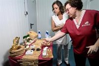 García ensalza el modelo de Quesos y Besos, en Guarromán, como "ejemplo de sostenibilidad, innovación y arraigo rural"