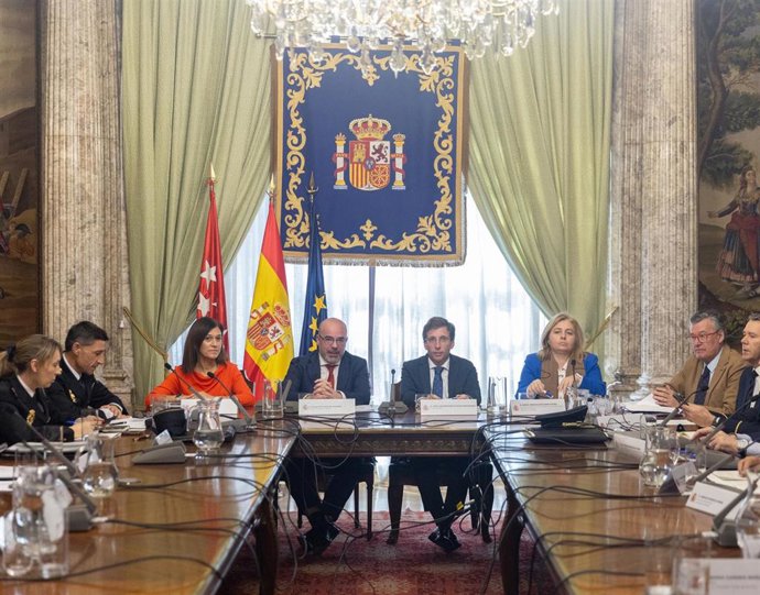 Archivo - Imagen de archivo del delegado del Gobierno en Madrid, Francisco Martín, junto al alcalde de Madrid, José Luis Martínez-Almeida, durante la Junta Local de Seguridad de la capital en 2024.