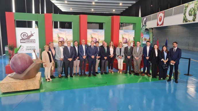 Autoridades en la inauguración de la XXI Feria Ecocultura en Zamora.