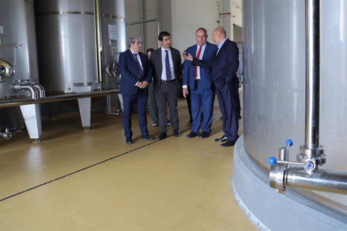 Inauguración de las nuevas instalaciones de la almazara de la cooperativa 'Santo Cristo de la Antigua'.