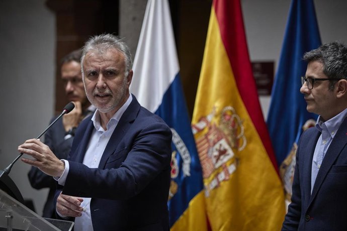 Archivo - El presidente de Canarias, Ángel Víctor Torres, interviene en rueda de prensa tras la reunión de la Comisión Mixta para La Palma, a 12 de marzo de 2022, en Santa Cruz de La Palma, La Palma, Canarias (España).