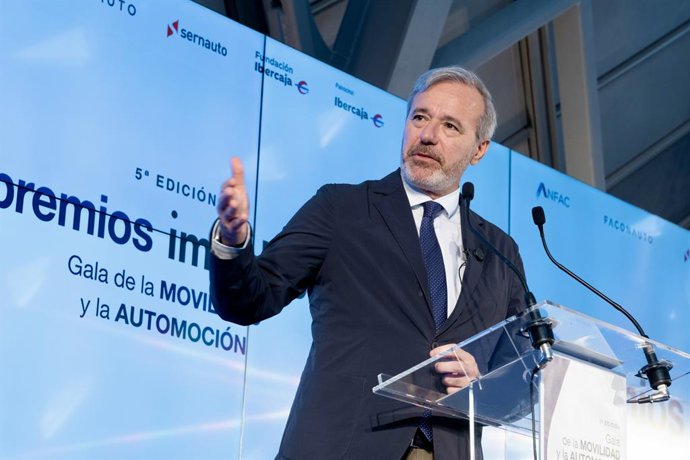 El presidente del Gobierno de Aragón, Jorge Azcón, durnate su discurso en la Gala  de entrega de premios 'Impulso a la innovación en Movilidad Sostenible' que se ha celebrado este viernes en el Mobility City de Ibercaja