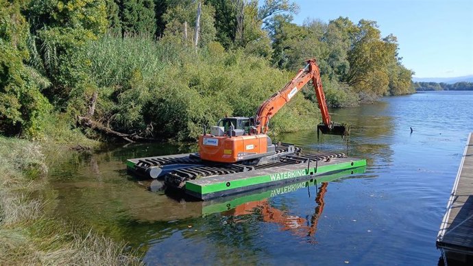 Trabajos en el río Miño.