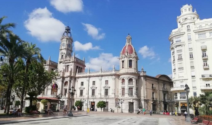 Archivo - Imagen de la plaza del Ayuntamiento de València.