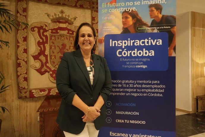 La presidenta del Imdeec, Blanca Torrent, presenta el programa de acceso al empleo 'Emprendedores de Cordoba con Futuro', dirigido a jovenes desempleados del municipio de entre 16 y 30 años.