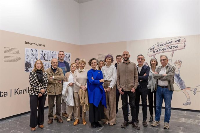 La consejera Esnaola en la inauguración de la exposición sobre la figura del ilustrador pamplonés Mariano Zaragüeta.