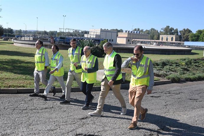 Representantes de la Embajada de Dinamarca en España visitan las instalaciones de la Empresa Municipal de Aguas de Córdoba (Emacsa) para conocer su modelo de gestión del ciclo integral del agua.