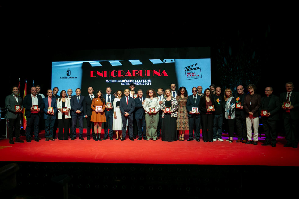 El presidente de Castilla-La Mancha, Emiliano García-Page entrega en Casas Ibáñez (Albacete), las Medallas al Mérito Cultural 2024 en el Teatro de Casas Ibáñez.