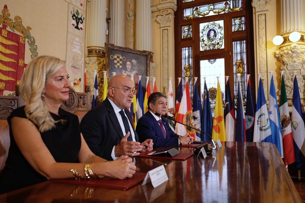 El alcalde de Valladolid, Jesús Julio Carnero, preside el acto institucional con motivo del Día de la Hispanidad 2025