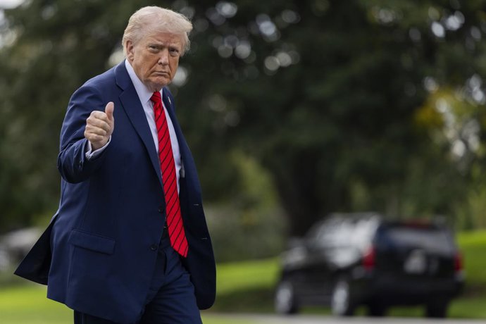 October 10, 2025, Washington, District Of Columbia, USA: US President Donald Trump to the Oval Office from Marine One on the South Lawn of the White House in Washington, DC, USA, 10 October 2025. President Trump is returning from Walter Reed National Mili