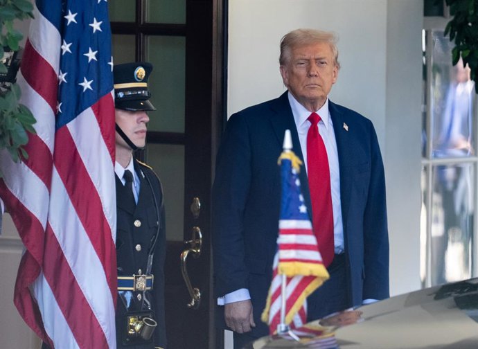 WASHINGTON, Oct. 9, 2025  -- U.S. President Donald Trump (R) waits to welcome Finnish President Alexander Stubb at the White House in Washington, D.C., the United States, Oct 9, 2025. Trump said Thursday that he will try to attend a signing ceremony on th