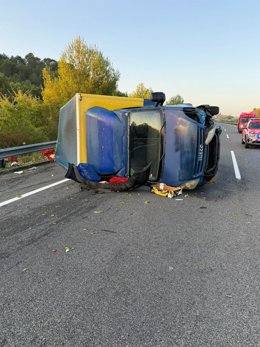 Imagen del camión accidentado.