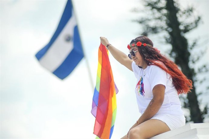 Archivo - Imagen de archivo del desfile del Orgullo de 2021 en El Salvador.
