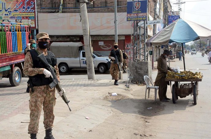 Archivo - March 27, 2020, Pakistan: MULTAN, PAKISTAN, MAR 27: Security officials are standing high alert to avoid untoward .incident during lockdown imposed by provincial government due to increasing in coronavirus .cases, as a preventive measure against 