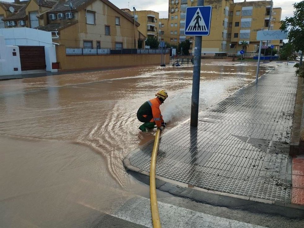Trabajos de achique en Los Alcázares