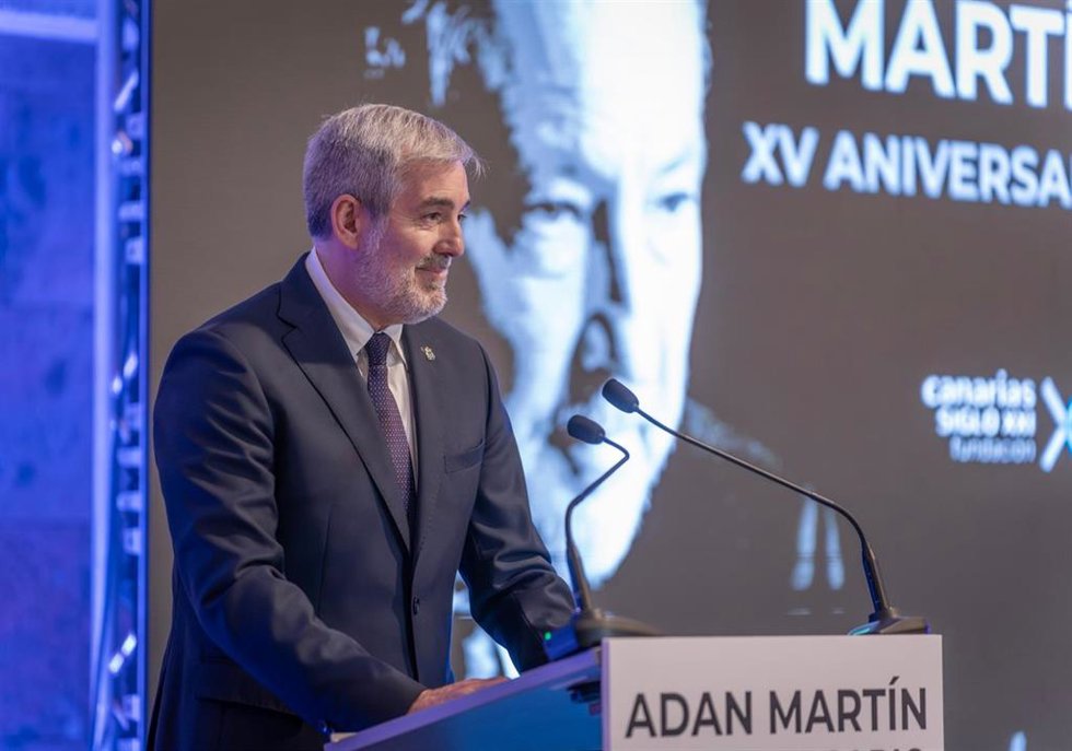 Familia, compañeros y amigos recuerdan en Tenerife a Adán Martín, un presidente "de diálogo y consenso"