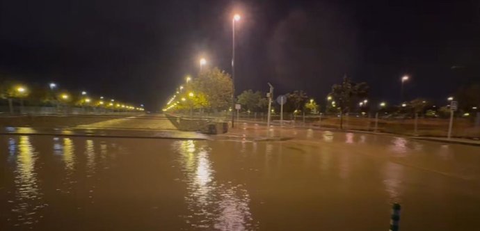 Inundações durante a noite devido à dana Alice em Pilar de la Horadada (Alicante).