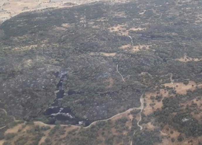 Siguen las labores de extinción del incendio de Almorox con tareas de remate y liquidación de puntos calientes