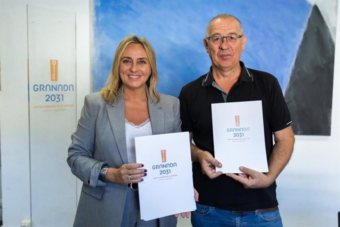 La alcaldesa de Granada, Marifrán Carazo, y el CEO de Estación Diseño, Enrique Cirera.