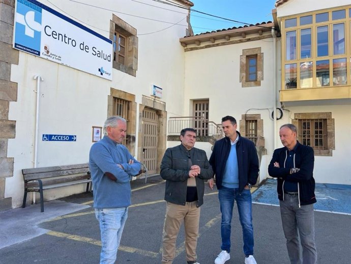 El secretario de Organización del PSOE de Castilla y León, Daniel de la Rosa, visita la comarca de Las Merindades donde ha censurado que no lleguen inversiones en infraestructuras sanitarias