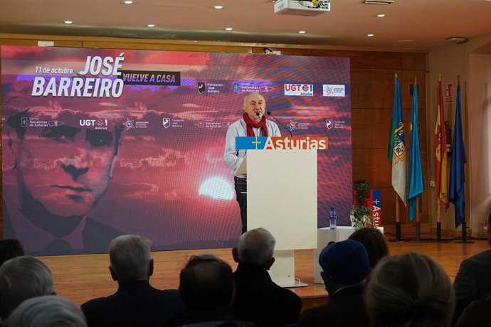 El secretario general de UGT, Pepe Álvarez, durante su intervención en el acto central de homenaje a José Barreiro en Sama de Langreo (Asturias).