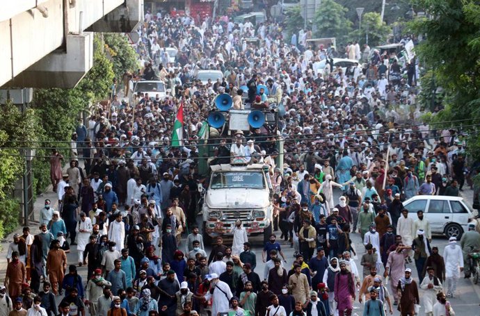 October 10, 2025, Pakistan: LAHORE, PAKISTAN, OCT 10: Activists of Tehreek-e-Labbaik (TLP) are holding Gaza March .against Israeli cruel and inhumane acts and express unity with the innocent people of Palestine, .at Samanabad in Lahore on Friday, October 