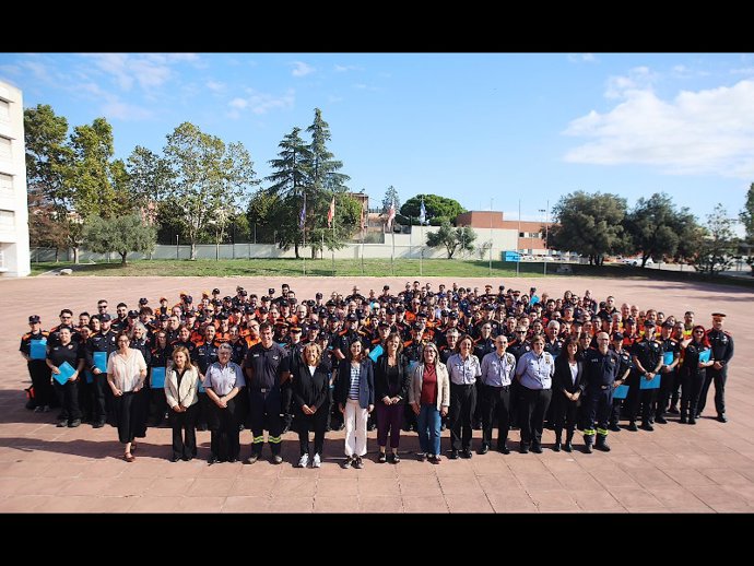 Lliurament de diplomes de la 17a i 18a edició del Curs bàsic per al voluntariat de protecció civil, celebrat en l'Institut de Seguretat Pública de Catalunya (ISPC)