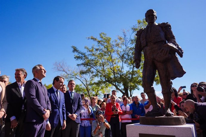 As touradas estão "mais vivas e saudáveis do que nunca", diz Novillo após a inauguração da estátua de 'Antoñete'.