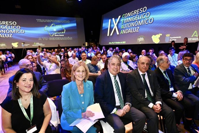 La alcaldesa de Jerez, María José García-Pelayo, en el noveno encuentro regional del Consejo Evangélico de Andalucía.