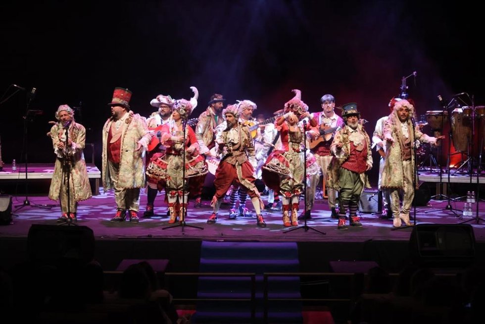 Actuación de ganadores del Carnaval de Cádiz en el Auditorio Riberas del Guadaíra de Alcalá de Guadaíra (Sevilla).