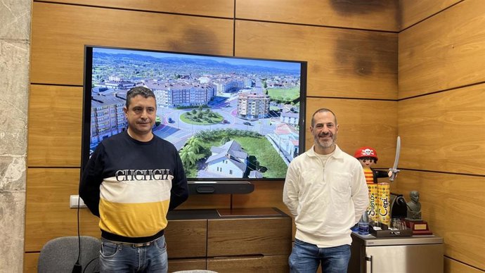 El alcalde de Siero, Ángel García, y el primer teniente de alcalde, Javier Rodríguez, durante la rueda de prensa.