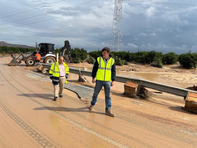 El consejero Jorge García Montoro y el director general de Carreteras, Francisco Carrillo