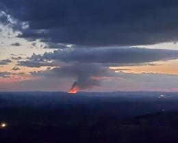 Incendio forestal en El Castillo de las Guardas (Sevilla).