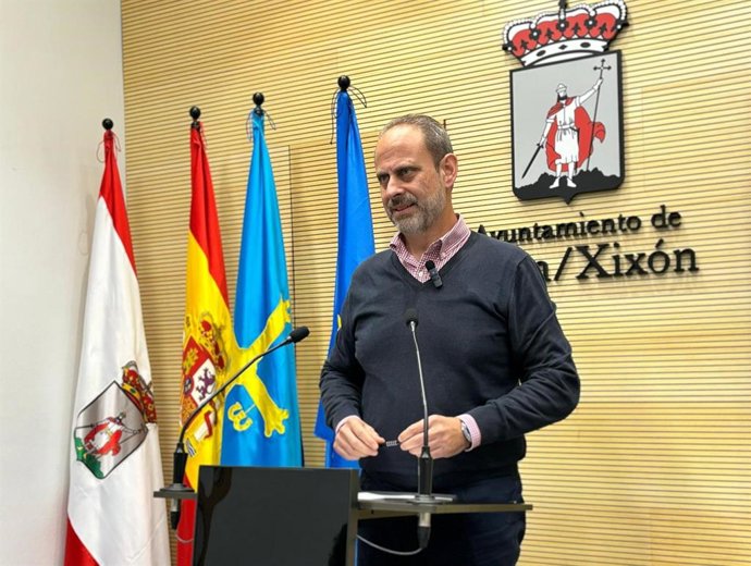 Archivo - Constantino Vaquero, concejal del PSOE en el Ayuntamiento de Gijón