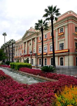 El Consistorio ha preparado un programa ornamentación e iluminación urbana