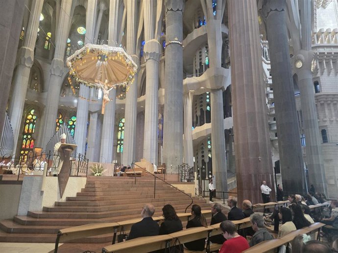 Unas 900 personas celebran el catecumenado en la Sagrada Familia de Barcelona