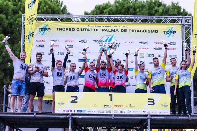 El Ciutat de Palma de Piragüismo desafía la lluvia y corona a las estrellas mundiales bajo la Catedral