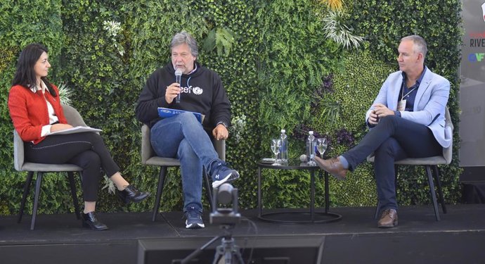 César Anievas en el congreso en Buenos Aires