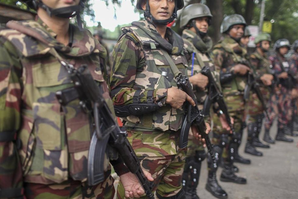 Archivo - Militares del Ejército de Bangladesh (archivo).